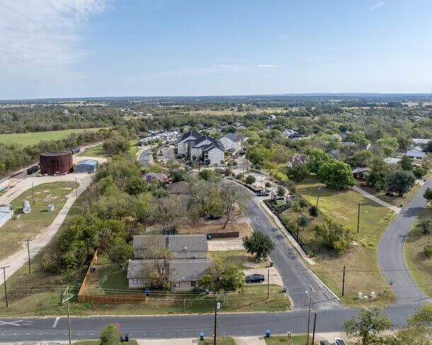Property Photo:  200 Maple Lane 1201  TX 78621 