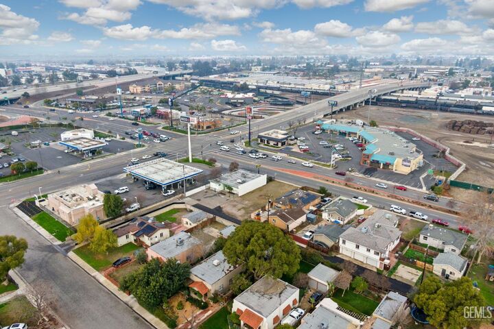 Property Photo:  3109 California Avenue  CA 93304 