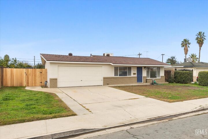 Property Photo:  1312 Hub Avenue  CA 93304 