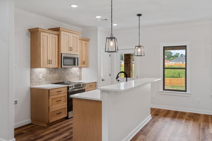 Property Photo:  1005 N Red  AR 72150 