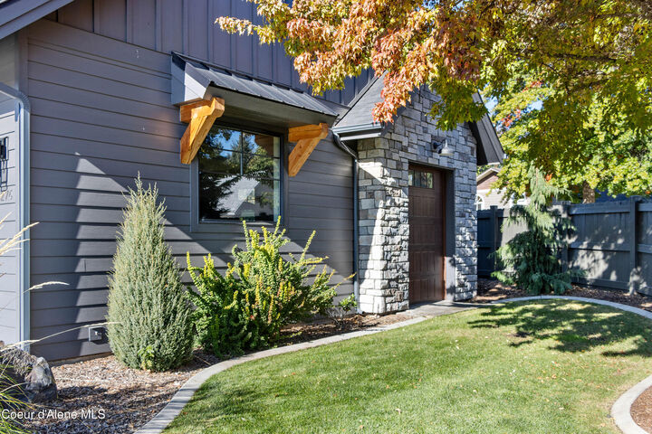 Property Photo:  1276 E Hofmeister Ct  ID 83835 