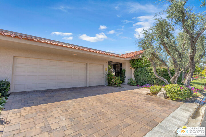 Property Photo: 5 Stanford Dr CA 92270
