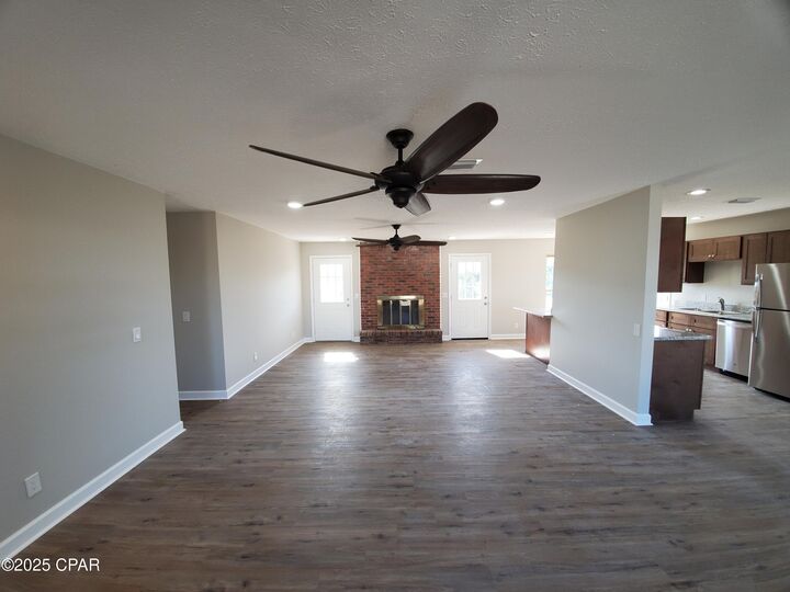 Property Photo: 211 Sukoshi Drive FL 32404