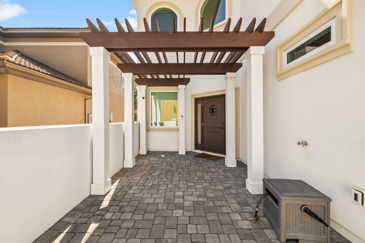 Property Photo:  4694 Amhurst Circle  FL 32541 