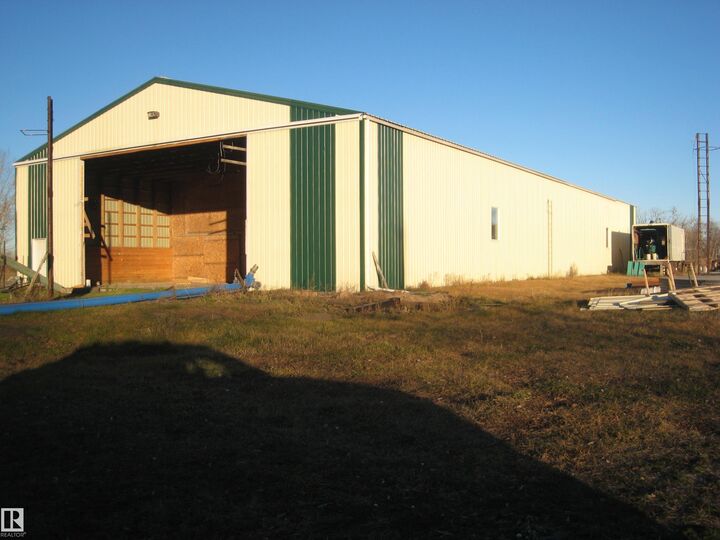 Property Photo: #18 470026 243A AB T9A 1W8
