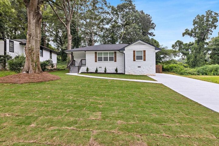 Property Photo: 2219 Sharon Way GA 30032