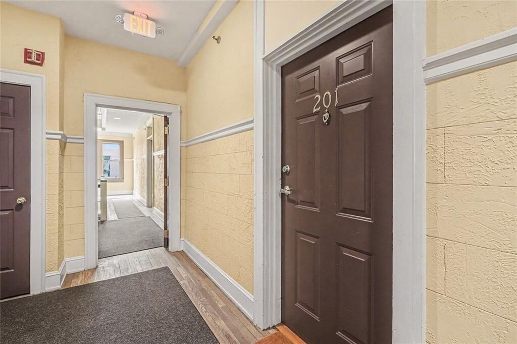 Property Photo: 2855 Peachtree Road NE 201 GA 30305