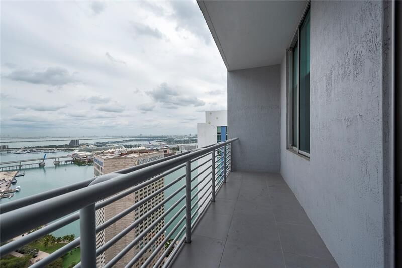 Property Photo: 325 S Biscayne Blvd Lph16 FL 33131