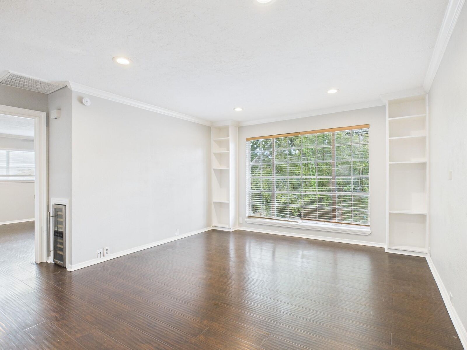 Property Photo: 5353 Richmond Avenue 15 TX 77056