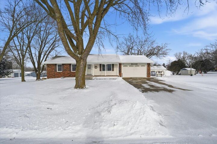 Property Photo:  1203 1st St NE  IA 50662 
