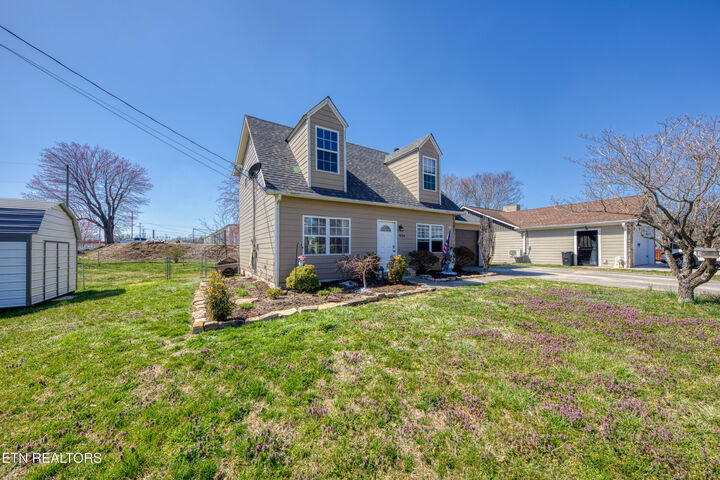 Property Photo:  7624 Camden Rd  TN 37849 