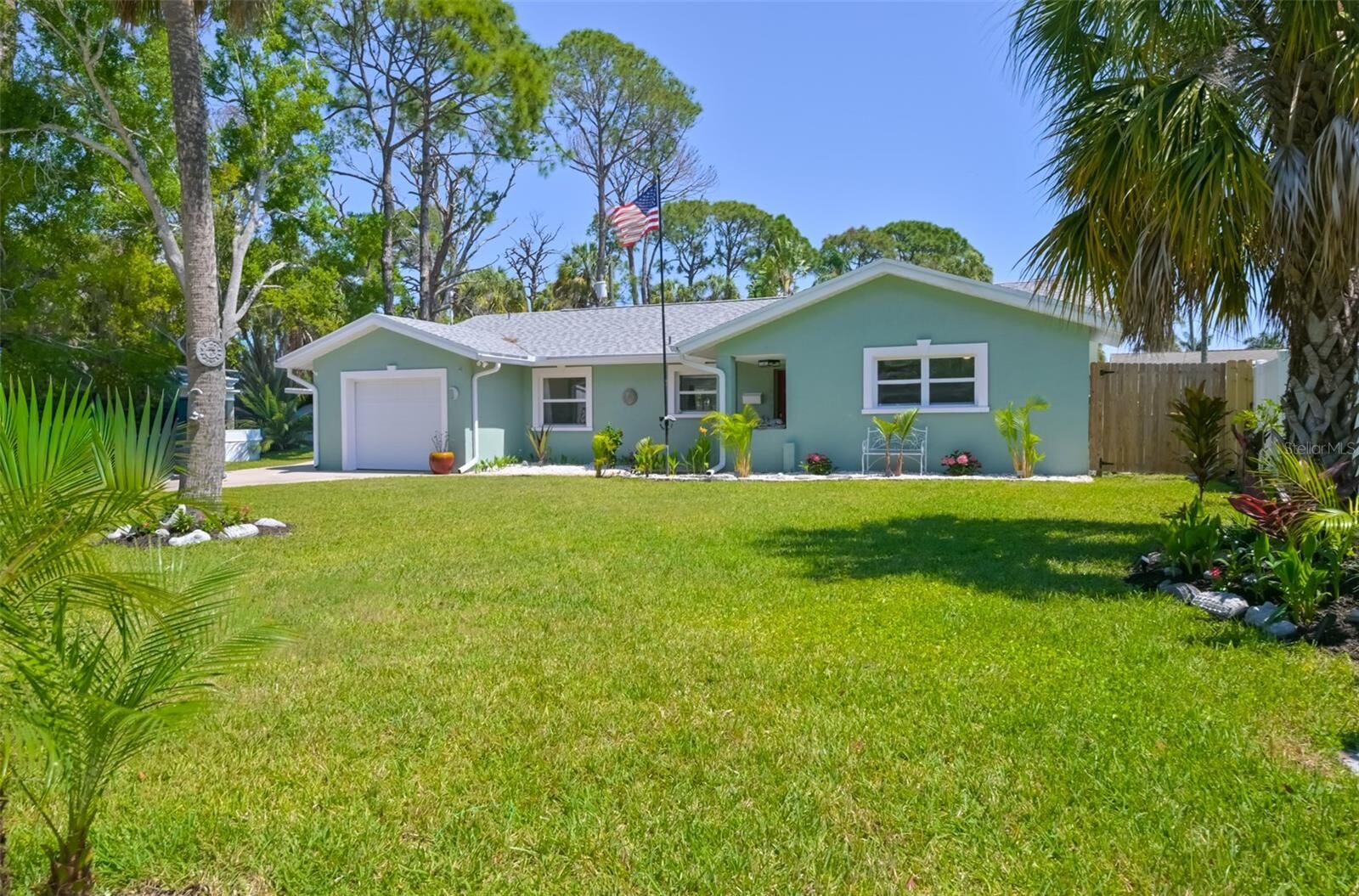 Property Photo: 1667 N Dakota Avenue NE FL 33703