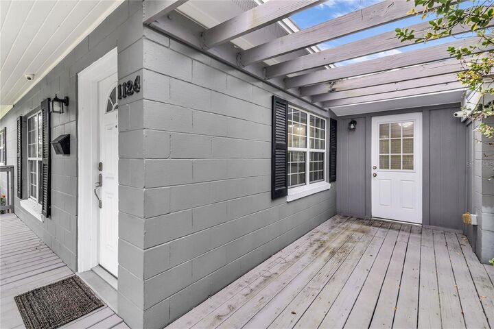 Property Photo:  1124 Edgewater Court  FL 32804 