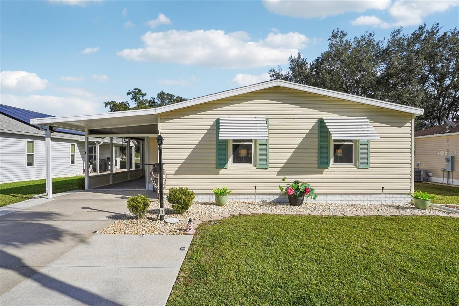Property Photo:  1652 W Schwartz Boulevard  FL 32159 