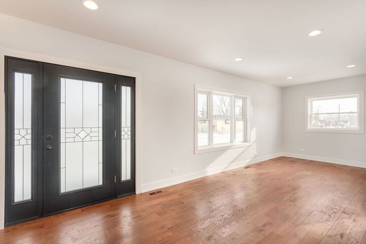 Property Photo:  718 E 152nd Street  IL 60426 