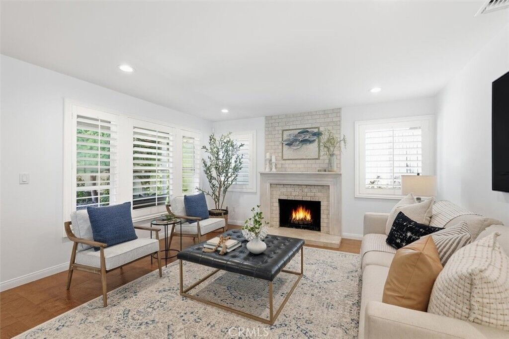 Property Photo:  904 Knob Hill  CA 90277 