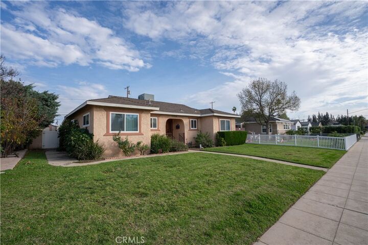 Property Photo: 11018 Woodley CA 91344