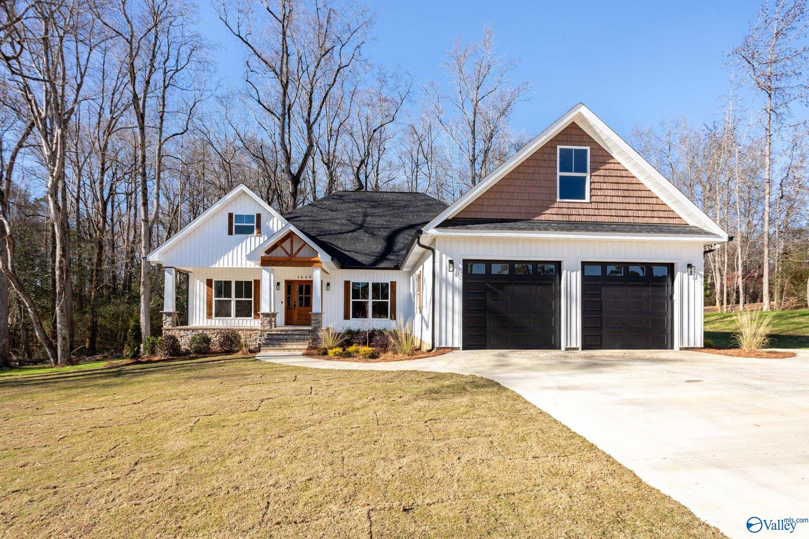 Property Photo:  1649 Church Circle  AL 35901 