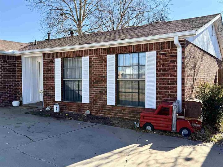 Property Photo: 201 Jester Rd OK 74653