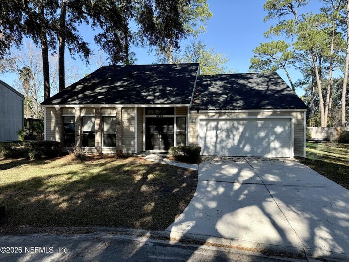Property Photo: 4893 E Northford Place E FL 32257