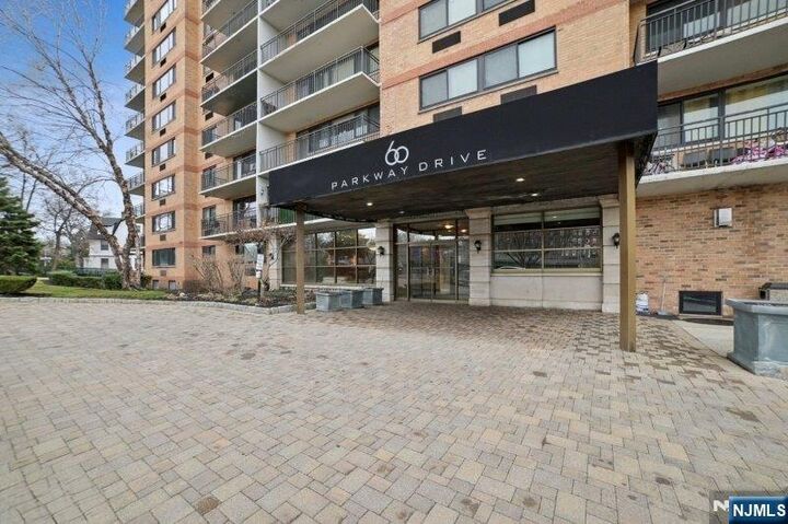 Property Photo:  60 Parkway Drive 10G  NJ 07017 