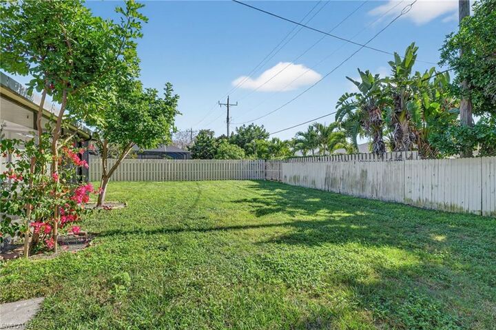 Property Photo:  1336 Lake Shore Dr  FL 34103 