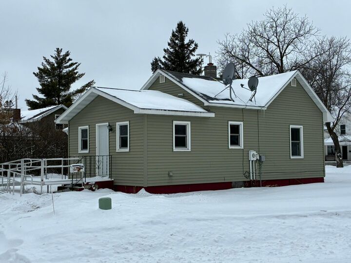 Property Photo:  1014 2nd Street SE  MN 56482 