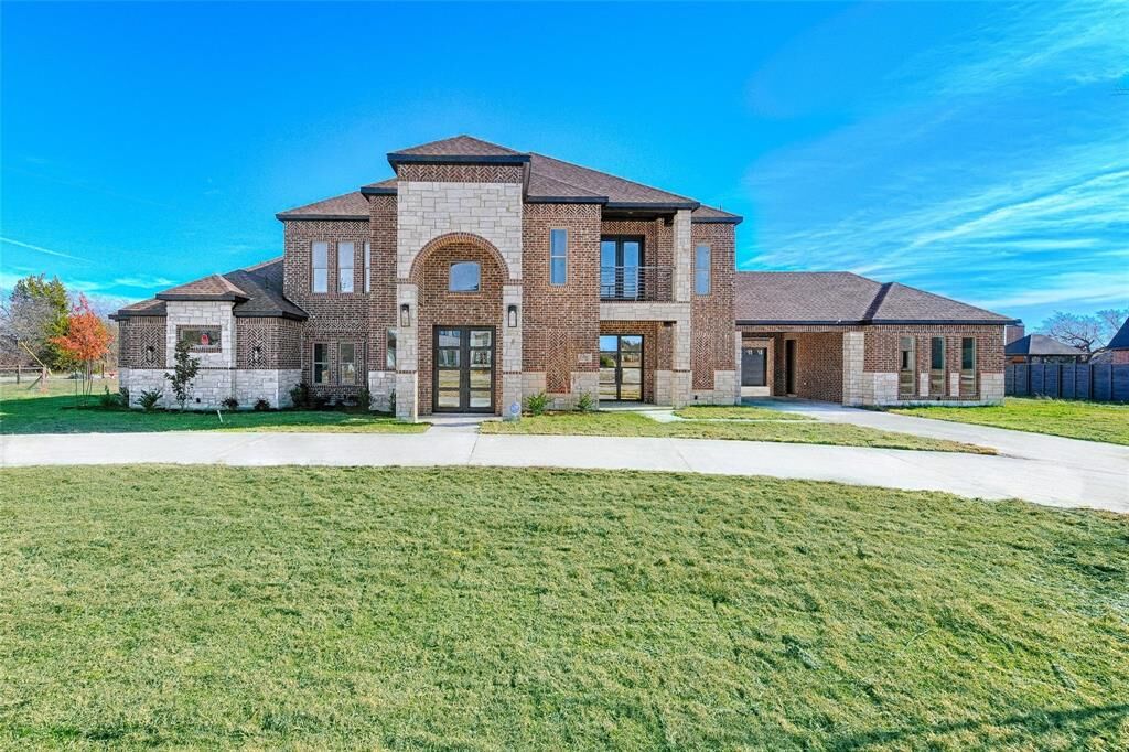 Property Photo:  3610 Jacks Loop  TX 76065 