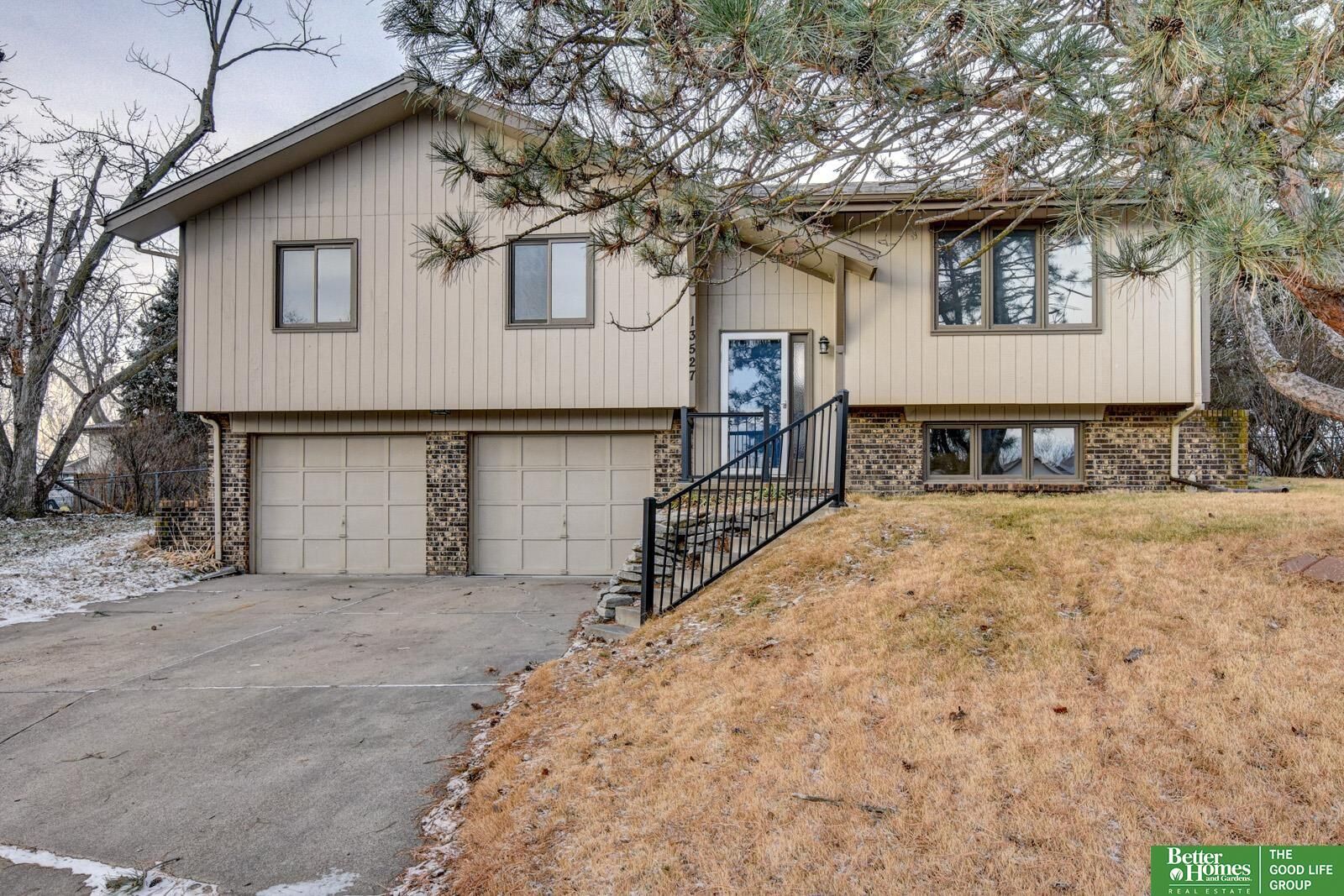 Property Photo: 13527 Washington Circle NE 68137