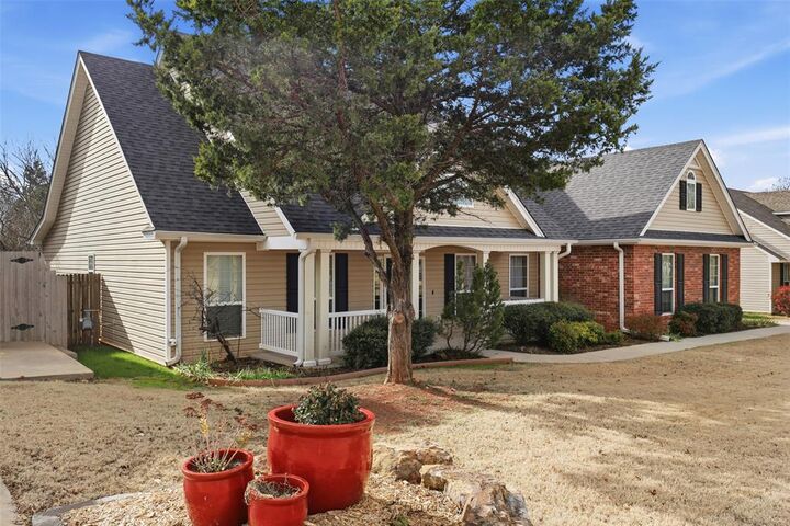 Property Photo:  512 Yarmouth Road  OK 73071 