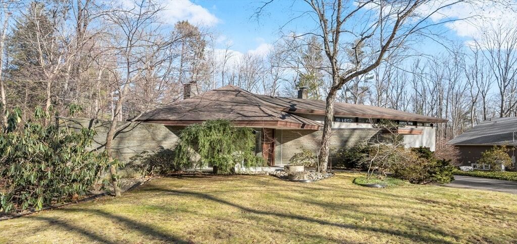 Property Photo:  64 Oak Hill Rd  MA 01609 