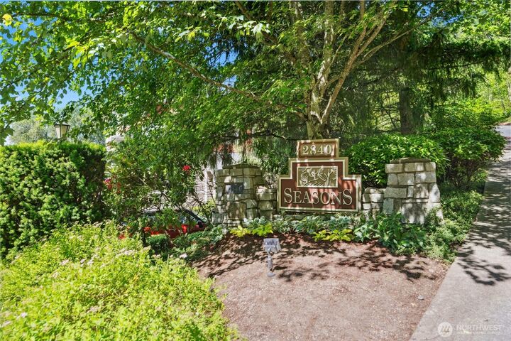 Property Photo:  2840  139th Avenue SE 9  WA 98005 