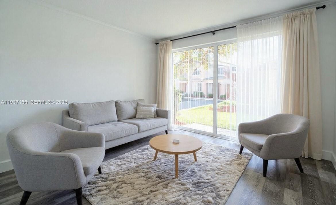 Property Photo:  230 SE 29th Ave 1  FL 33033 