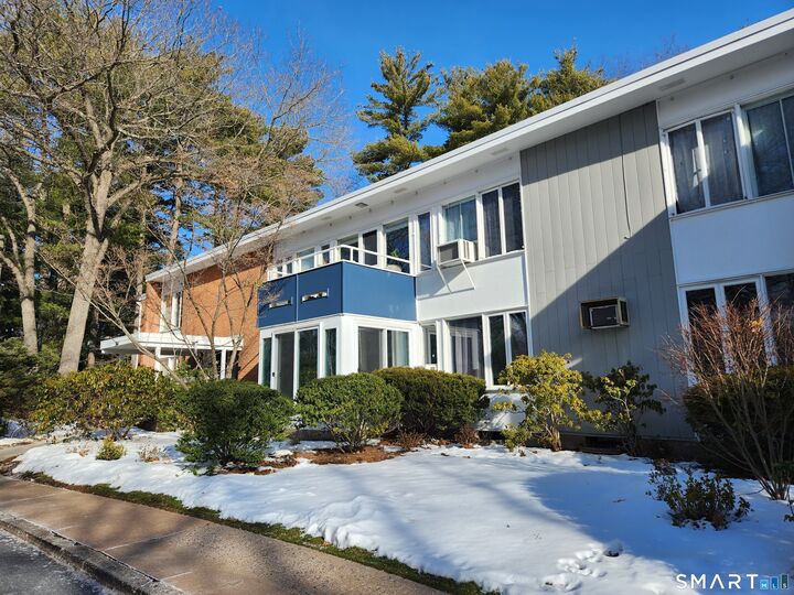 Property Photo:  22 North Lake Drive Apt D1  CT 06517 