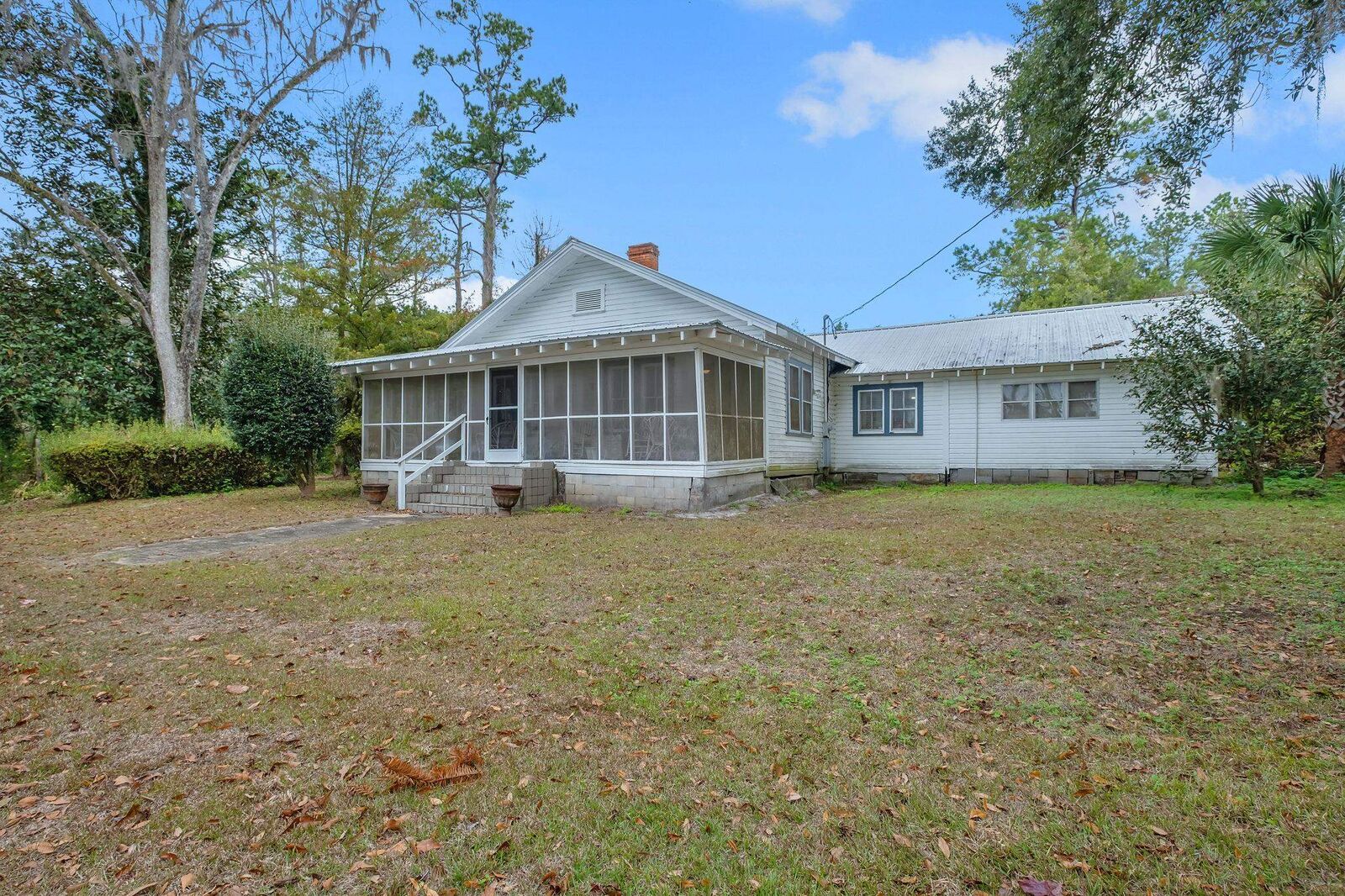 Property Photo: 701 N Barber Hill FL 32336