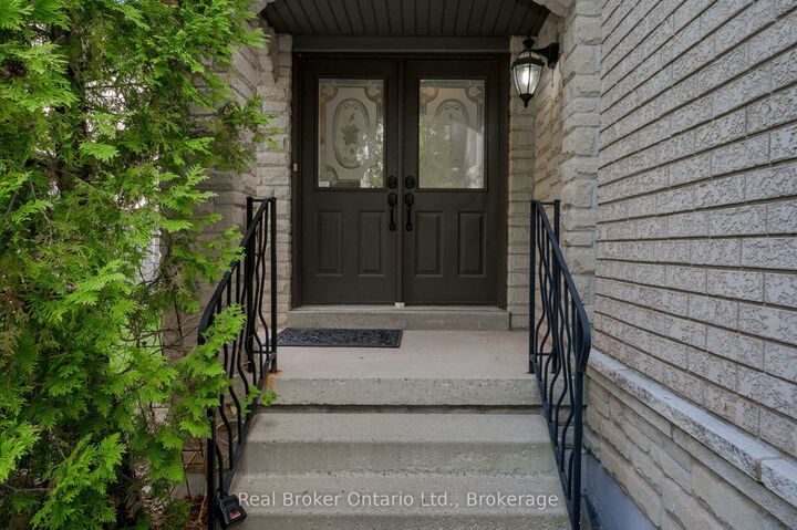 Property Photo: 2189 Shorncliffe Boulevard ON L6M 3X2