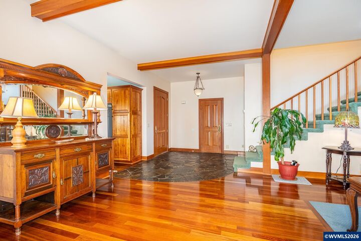 Property Photo:  1055 NW Estate Dr  OR 97376 