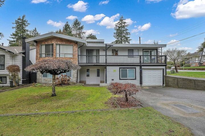 Photo de la propriété:  7336 Priory Place  BC V4C 4L6 