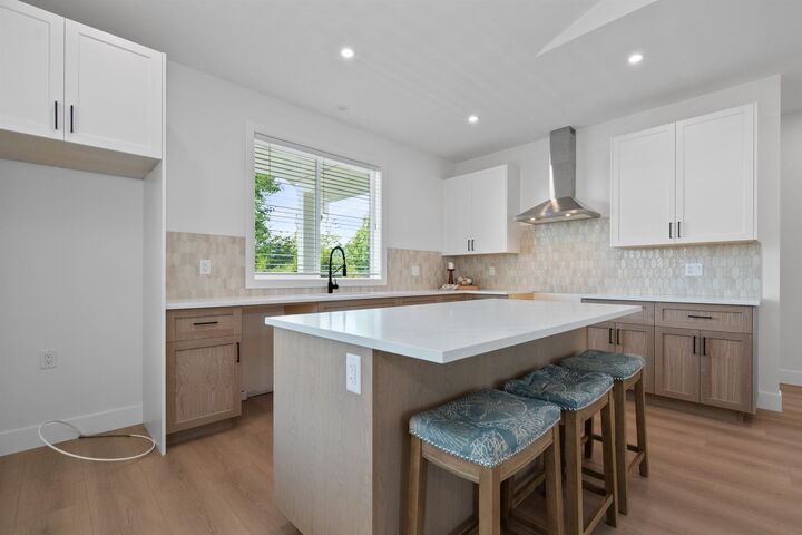 Photo de la propriété:  45314 Wells Road 2  BC V2R 1H2 