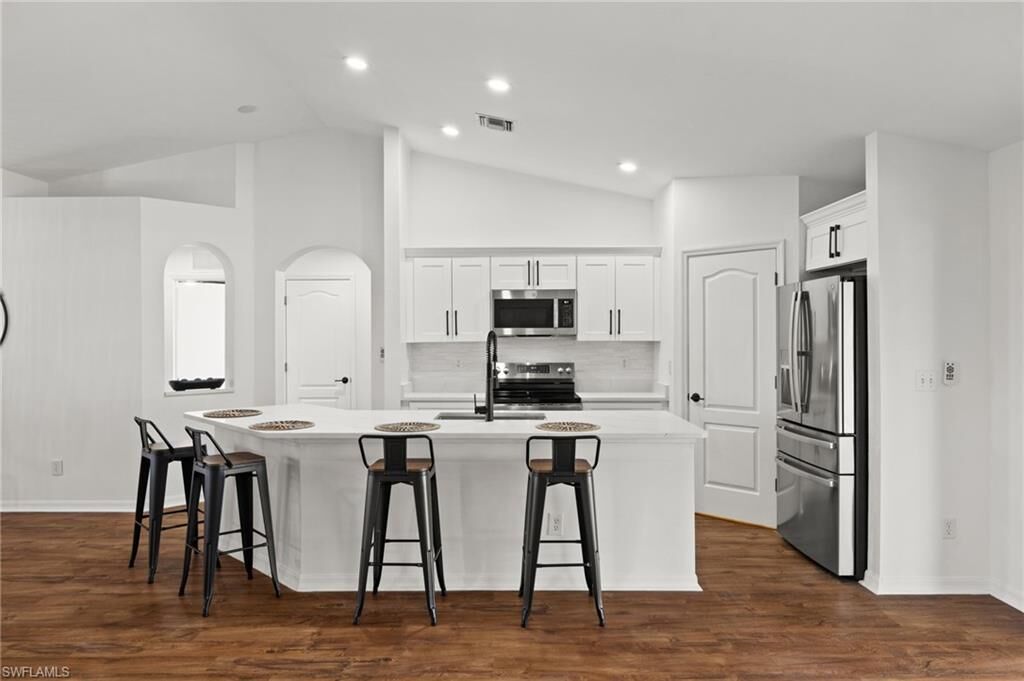 Property Photo:  844 NE 6th Pl  FL 33909 