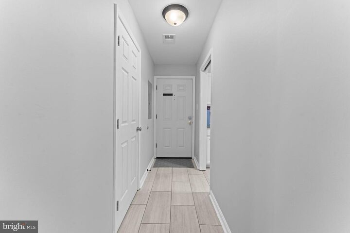 Property Photo:  2806 Lee Oaks Place 202  VA 22046 