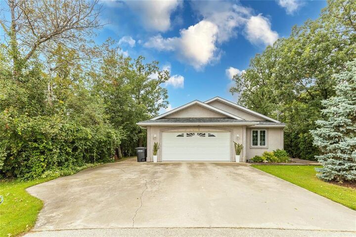 Photo de la propriété:  105 Peters Lane  MB R5G 1J6 