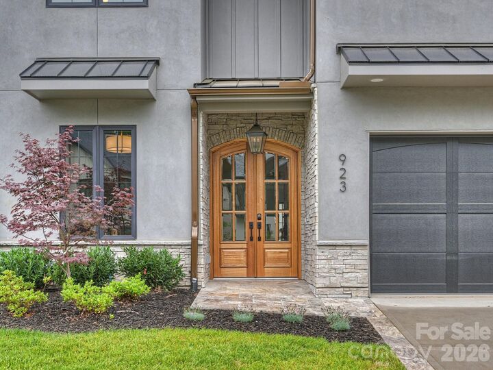 Property Photo:  923 Laurel Creek Lane  NC 28211 