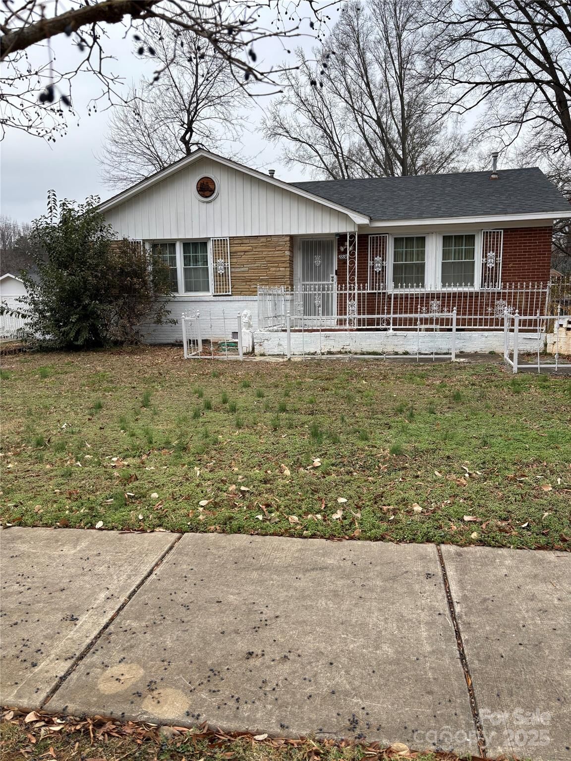 Property Photo:  2836 Fordwood Drive  NC 28208 