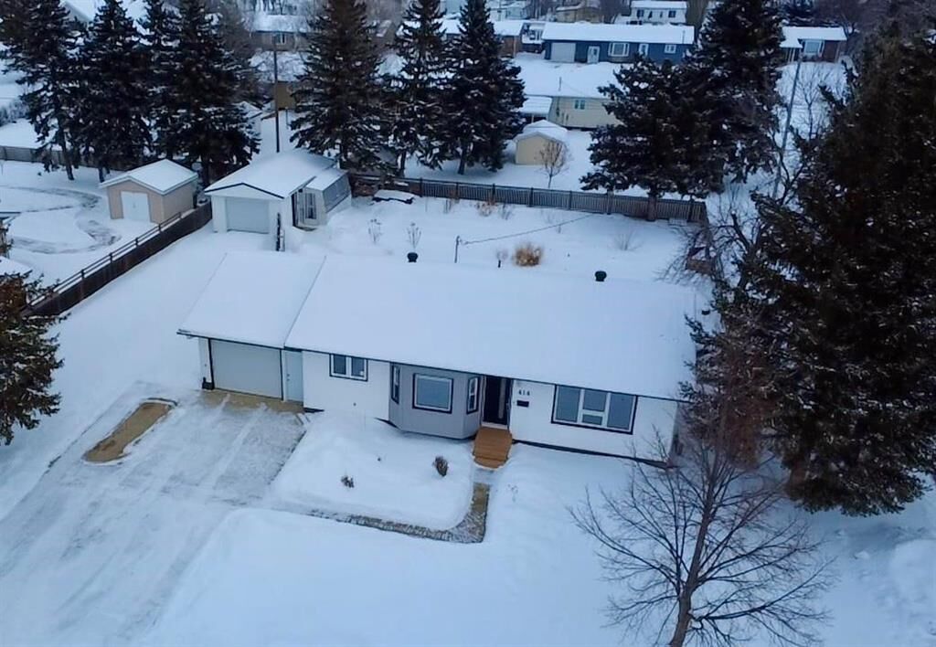 Property Photo:  414 Lovett Street  MB R0M 0M0 