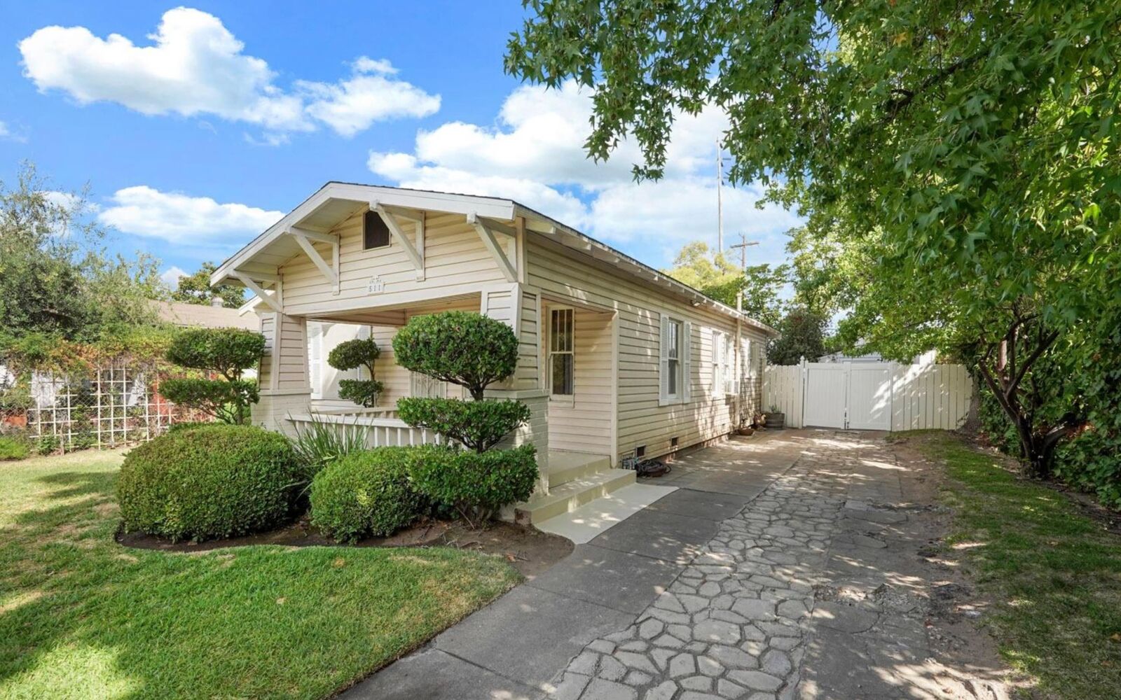 Property Photo:  511 E Locust St  CA 95240 