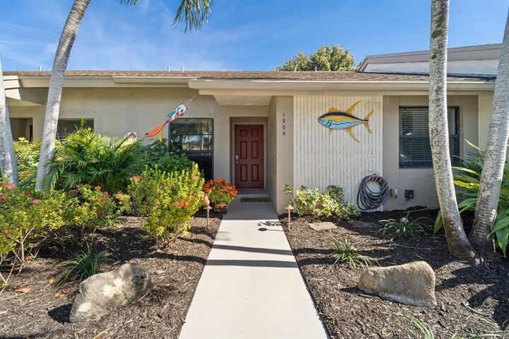 Property Photo:  3090 S Oakland Forest Dr 1904  FL 33309 