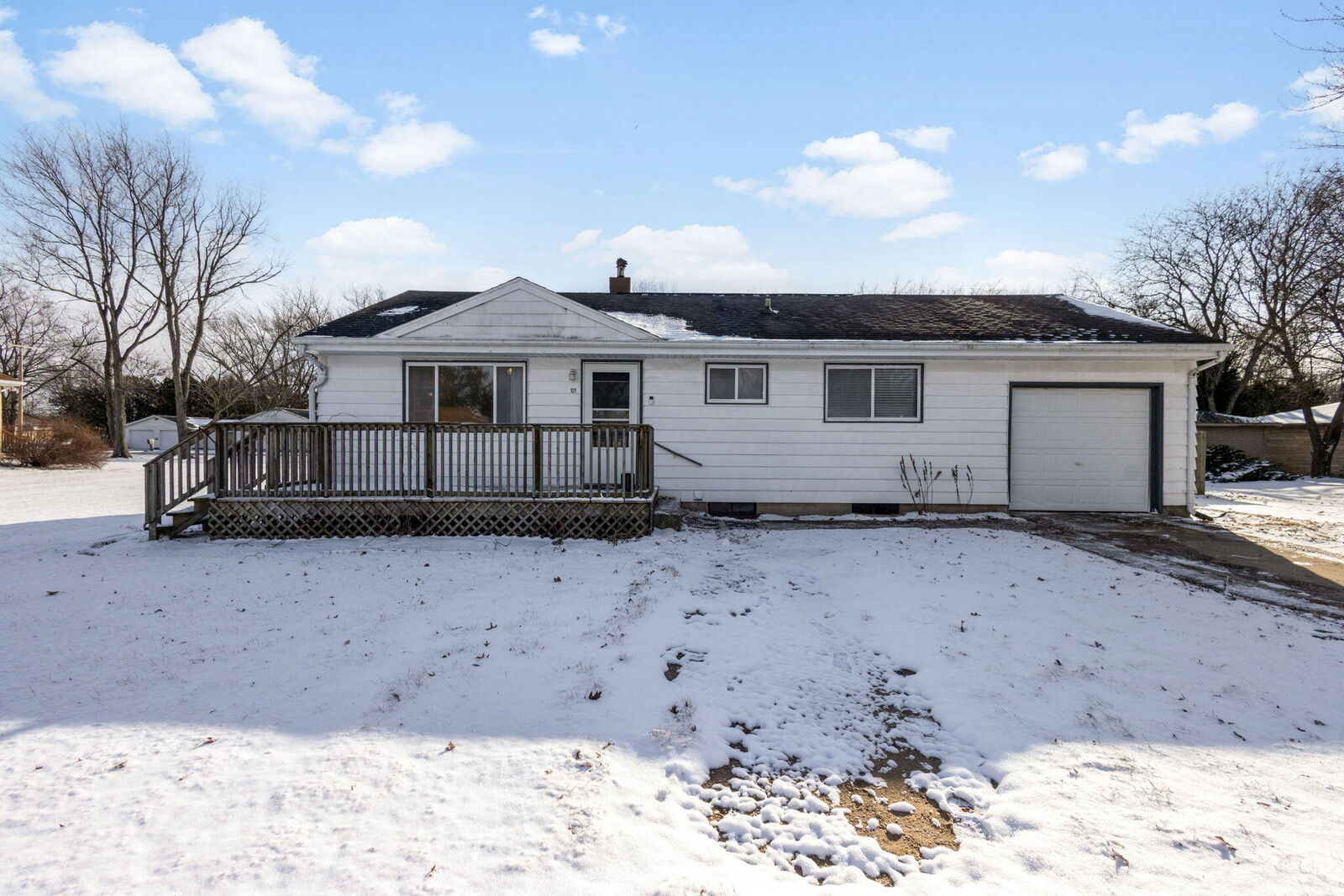 Property Photo:  121 Shamrock Street  IN 46574 