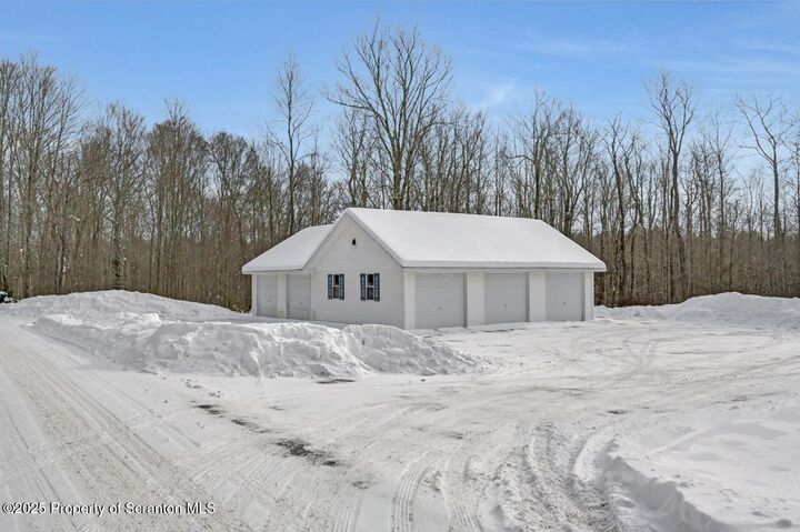 Property Photo: 28 Robin Lane PA 18424