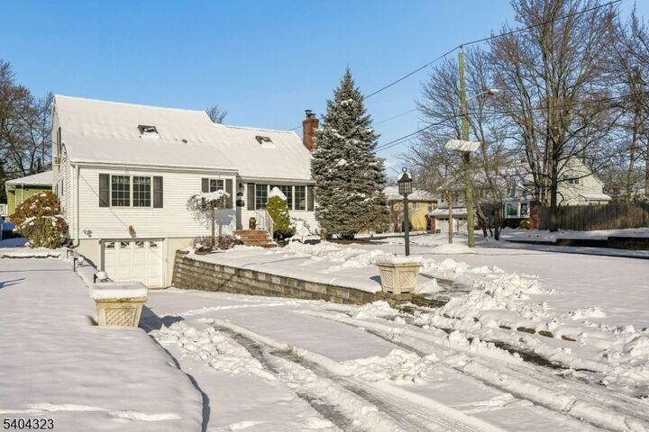 Property Photo:  191 King St  NJ 07023 